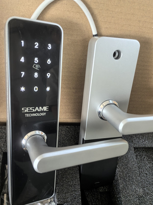 Smart Home Door Lock Fingerprint Lock Bluetooth WiFi Black / Silver Painted For Security